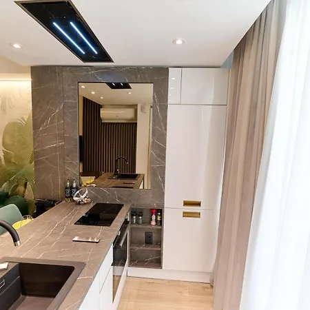 Tropical - Alezzi Infinity Apartmán Năvodari